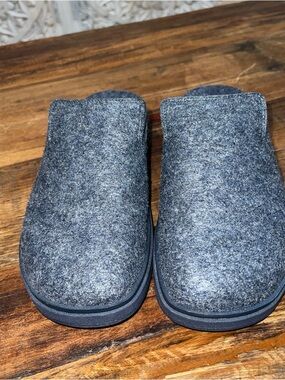 Fitflop  Charcoal Felt Slip-On Clogs